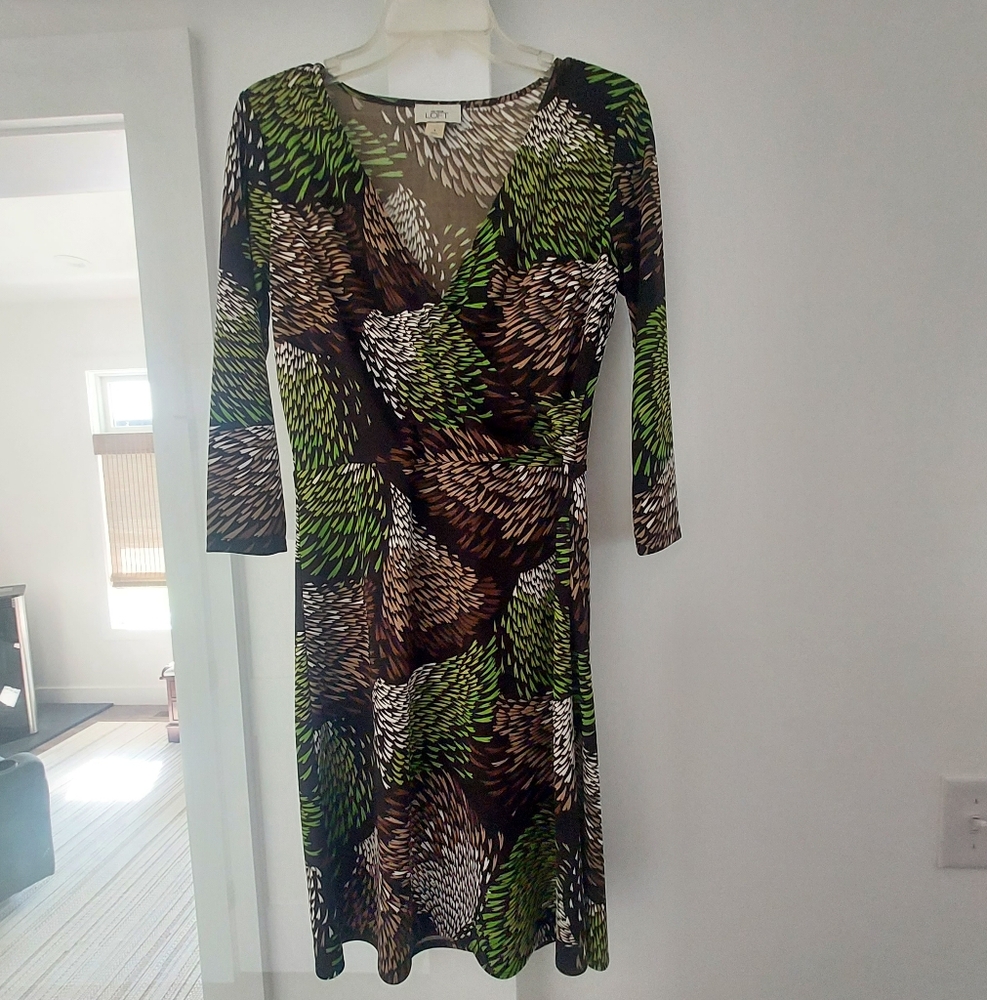Ann Taylor Loft Chic Long Sleeve Patterned Dress. Size 4
